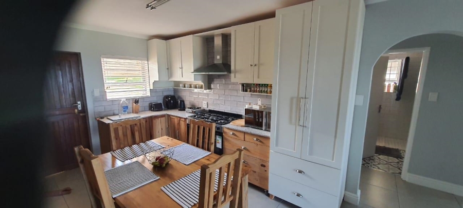 To Let 2 Bedroom Property for Rent in Wavecrest Eastern Cape